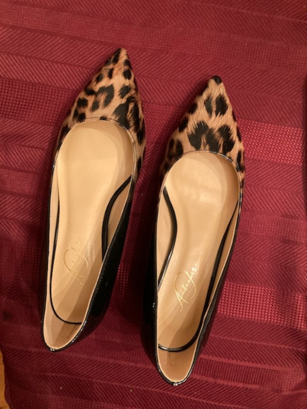 Ladies leopard print like new pumps. Never worn. size 7.5